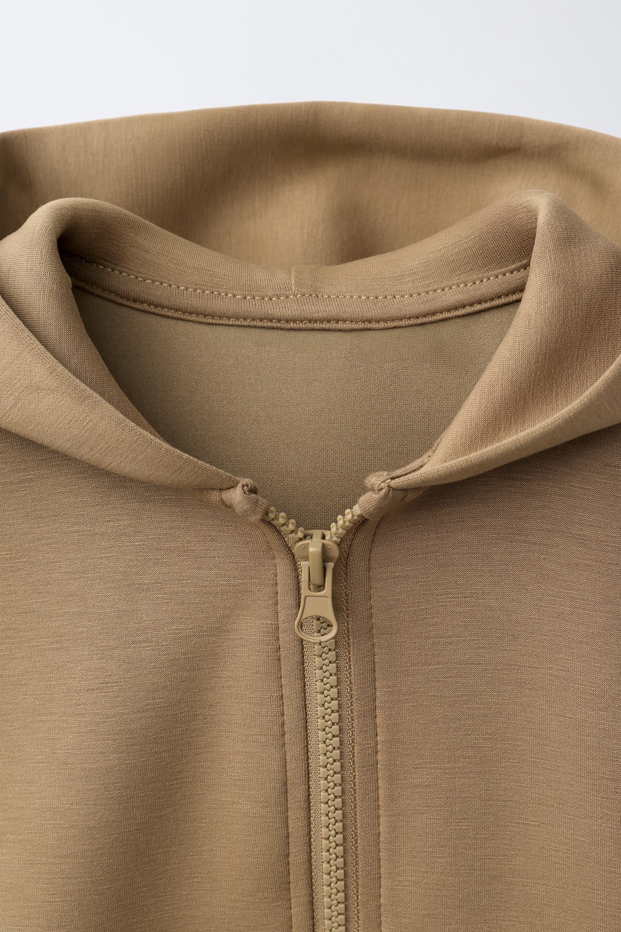 GILET À CAPUCHE EN INTERLOCK